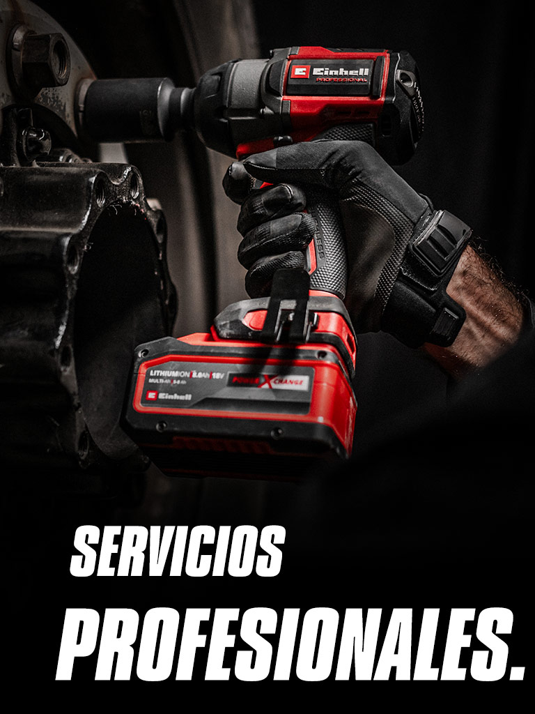 Primer plano de un atornillador de impacto inalámbrico rojo en uso sobre una rueda, con el texto "Servicios Profesionales."