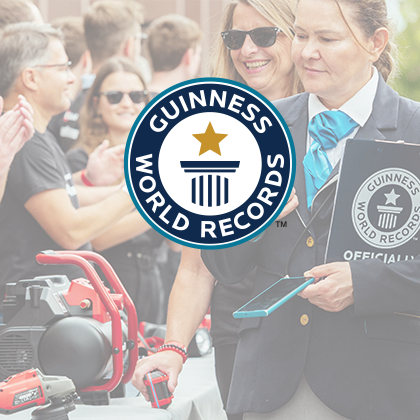 El logo de Guinness World Records sobre una foto del evento que muestra herramientas Einhell.